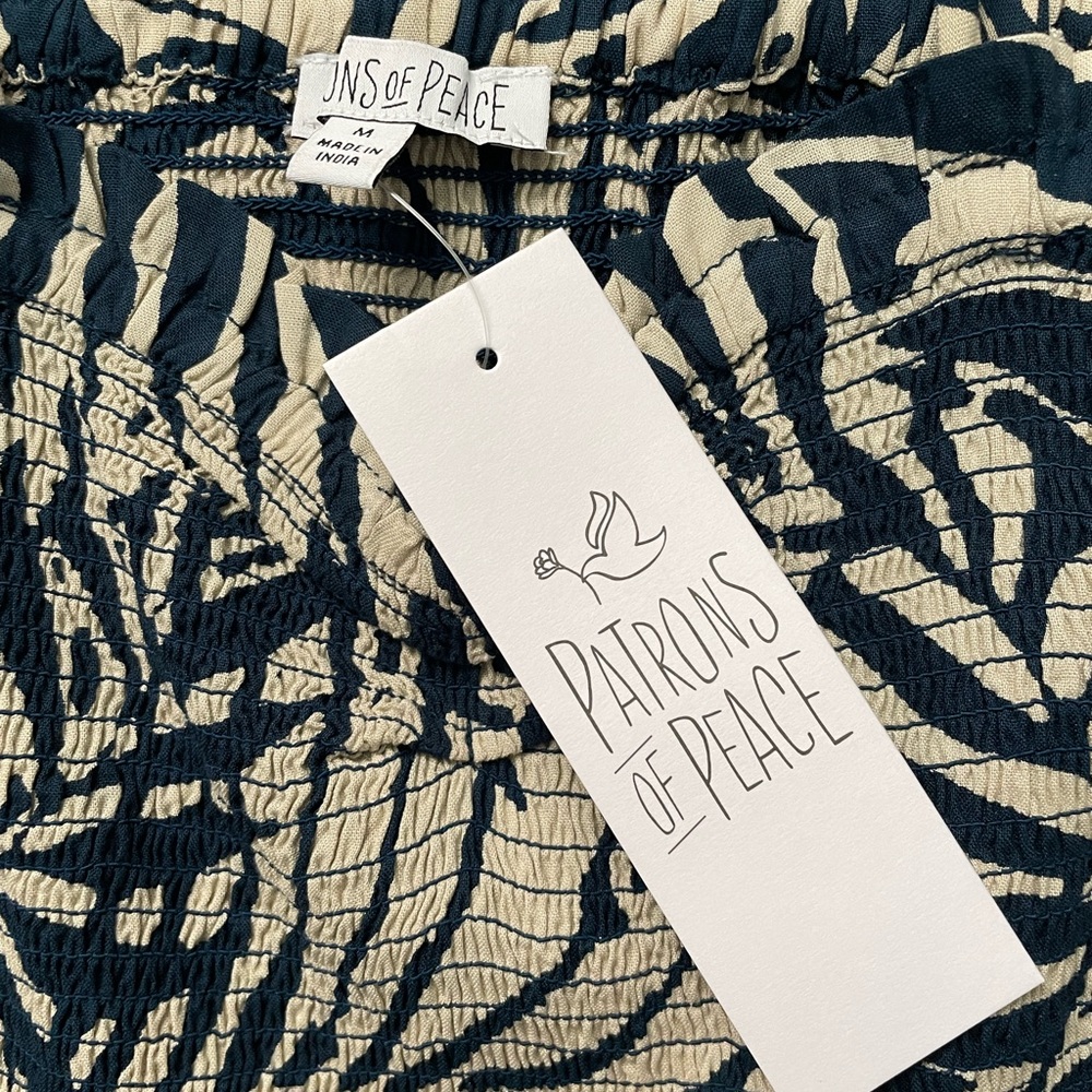 Pattern Crop Top - Picture 2 of 4